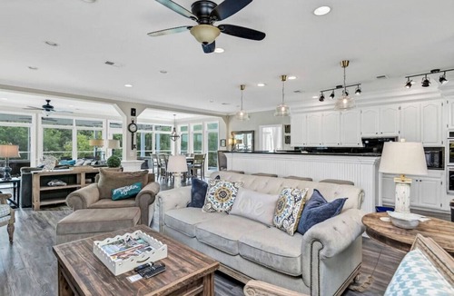 Leesville House | Murray Shores Getaway w/Kayaks + Sea-Doo for Rent