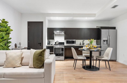Downtown Miami Apartment | MVR - Prime Downtown Stay - Near Everything!