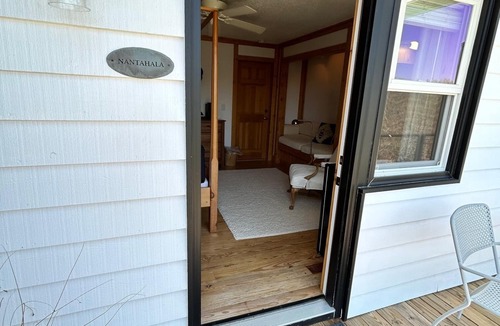 Scaly Mountain Apartment | Nantahala | Highlands Lodge | Private Balcony