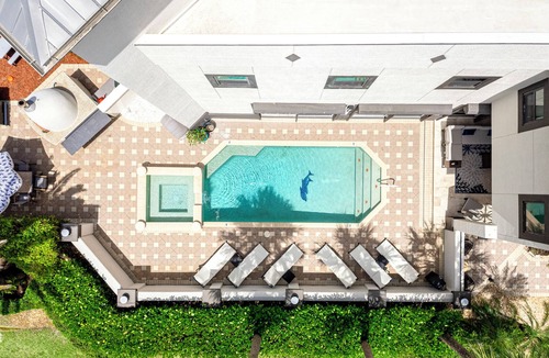 Naples Park Ski Chalet | Naples Amore - Heated Pool/Spa, Pizza Oven, Playground, EV Charger, Grill, 5BR