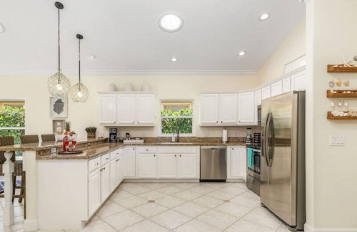 Naples Park House | Naples Beach House｜Private Heated Pool｜Pet friendly