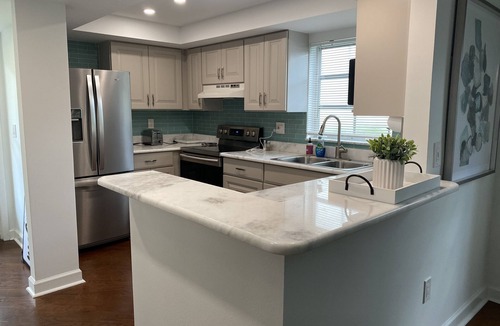 Central Naples Condo | Naples Charming Condo close to the Beach & Downtown