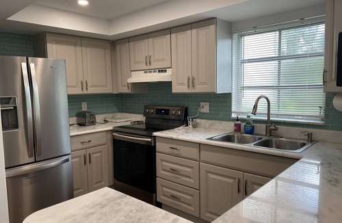 Central Naples Condo | Naples Charming Condo close to the Beach & Downtown