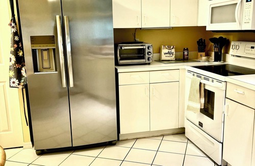 Central Naples Condo | Naples Finest - 30-day min. - Safe and clean community.