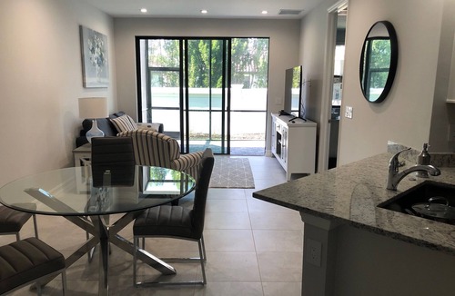 Naples House | Naples Florida Townhome drive close to beaches and world class shopping.
