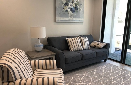 Naples House | Naples Florida Townhome drive close to beaches and world class shopping.