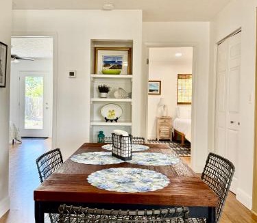 Naples Park House | Naples Park Cottage 106th 6 blocks off ocean