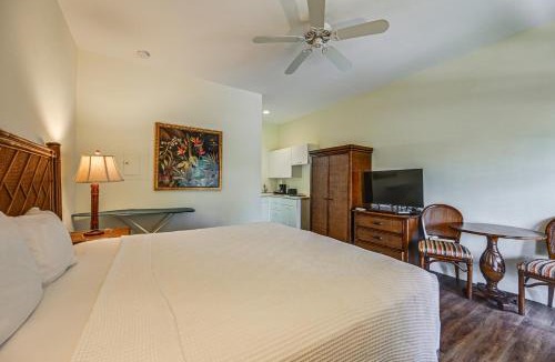 Naples Apartment | Naples Resort Retreat w/Pool Access!