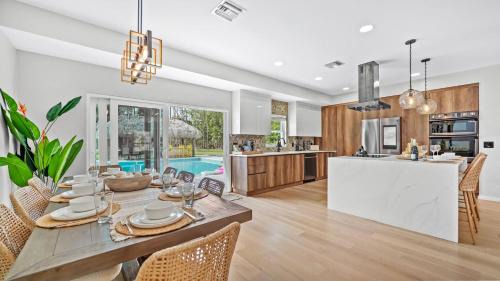 Naples House | Naples Retreat – Family Oasis