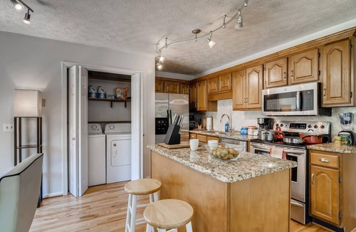 Franklin House | Nashville Retreat | Fire Pit/BBQ/WIFI (F1)
