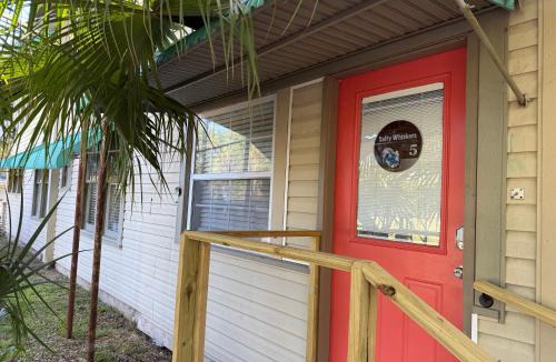 Inglis Hotel | Nature Coast Inn & Cottages