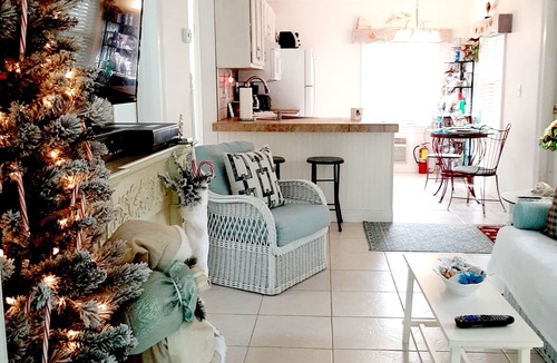 Nobleton Cottage | NATURE LOVERS RETREATnRELAX OR EXPLORE AT YOUR RIVER FRONT DOOR.nnnn