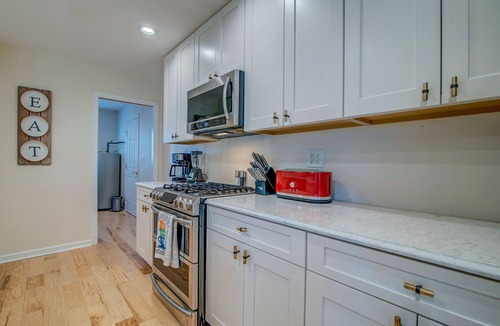Mount Pleasant House | Nature Retreat just minutes to Downtown Charleston & the Beach!