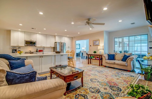 Mount Pleasant House | Nature Retreat just minutes to Downtown Charleston & the Beach!