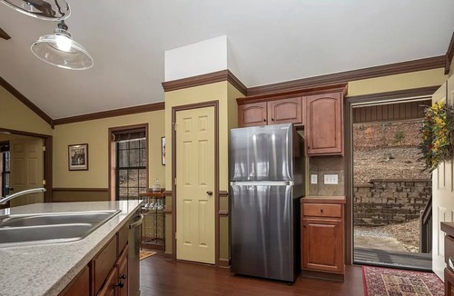 Lynn House | Nature's Getaway | Cozy, 3BR Mountaintop Cabin with Fire Pit and Fenced Yard