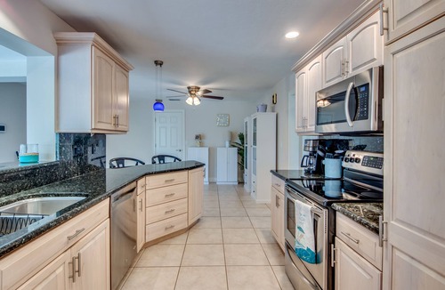 Caloosahatchee House | NAUTICAL BREEZE - 4 bedrooms, pool, waterfront, easy river and Gulf access