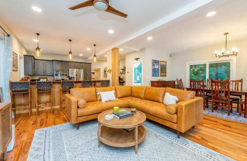 Mills River House | Near Asheville Hot Tub Fire Pit BBQ Sleeps 10