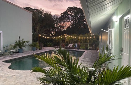 Seminole Apartment | Near Beaches, Pool, Paradise Awaits, Adult Only “The Blue Room”