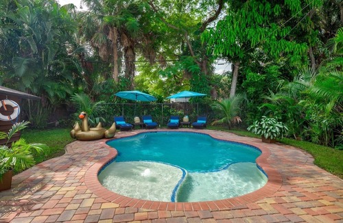 Flamingo Parks House | Near Convention Center, Beach, Shops & Restaurants + Private Heated Pool & Bikes