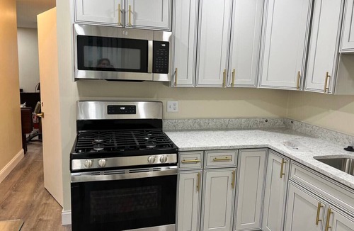 White Oak House | Near DC 5 bdrm 4.5 bth 11 beds 2 kitchens &parking