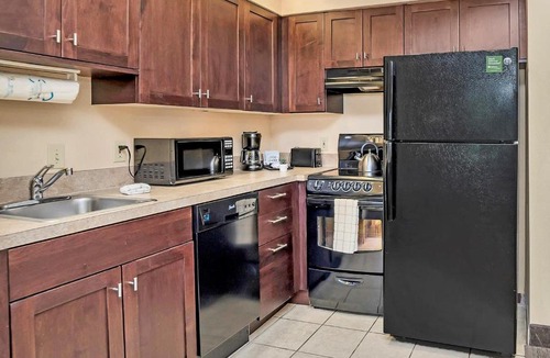 Florida Central Atlantic Coast Apartment | Near Disney- 1BR Suite with King Bed - Pool and Hot Tub!
