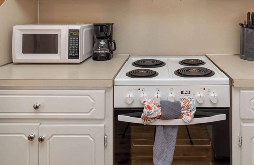 Columbus Apartment | Near Downtown, Parks & Museum - Midtown Back House