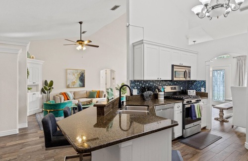 River District House | Near downtown! Saltwater Pool! HOT TUB! Games!
