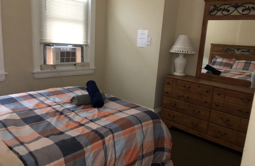 Olney-Oak Lane Apartment | Near Einstein’s, Abington Hospital & Lasalle, Salus University