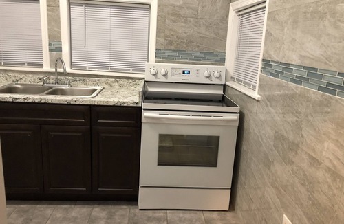 Olney-Oak Lane Apartment | Near Einstein’s, Abington Hospital & Lasalle, Salus University