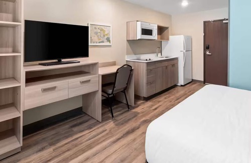 Greenville Hotel | Near Falls Park on Reedy and Downtown Greenville Fun! Pets Are Welcome!