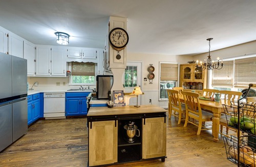 Scaly Mountain House | Near Highlands: 36-Acre Scaly Mountain Lodge