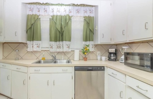 Columbus House | Near Lakebottom Park & Downtown - Parkside Cottage