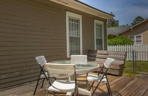 Columbus House | Near Lakebottom Park & Downtown - Parkside Cottage