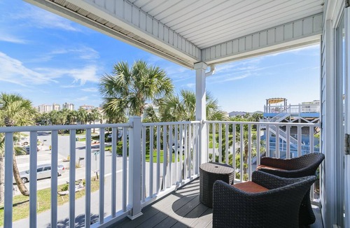 Jacksonville Beach House | Near Mayo Clinic 2 blocks from ocean 4 BR pet friendly perfect family home.