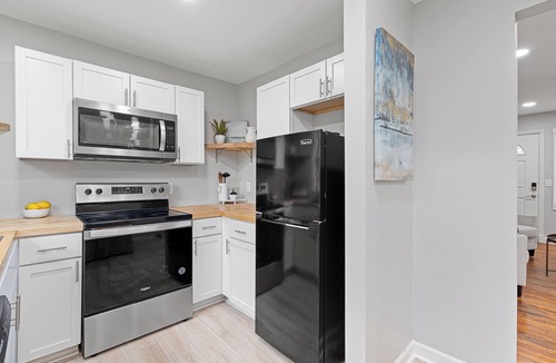 Beaufort Cottage | Near Parris Island, minutes to M.C.R.D and downtown