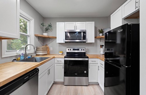 Beaufort Cottage | Near Parris Island, minutes to M.C.R.D and downtown