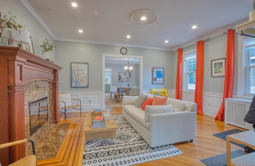Prospect Lefferts Gardens House | Near Prospect Park, Comfy King Beds, Nice Outdoor Space, Free Parking EV Charger