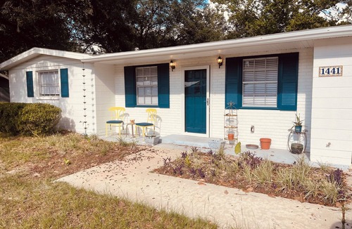 Williston Highlands House | Near Rainbow River, Crystal River, WEC, HITS, Devils Den & Blue Grotto
