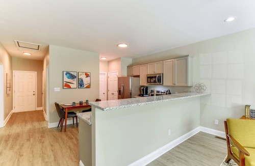 Dallas Apartment | Near Shopping & Dining: Pet-Friendly Dallas Apt!