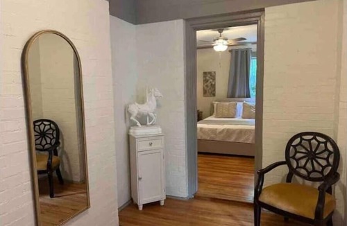 Covington House | Near square, 4000sf, 2set dining/living, fireplace