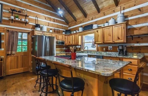 Blue Ridge Cabin | Near Toccoa River Hot Tub Fire Pit Gameroom - Holiday Home