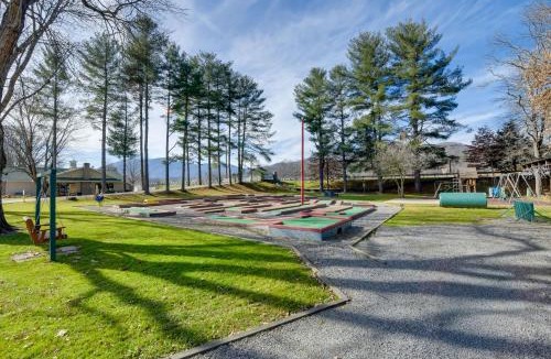 Waynesville House | Near Trails & Slopes! Relaxed Waynesville Retreat