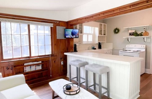 Plaza Midwood House | Near Uptown Parks Cozy Retreat Free Parking