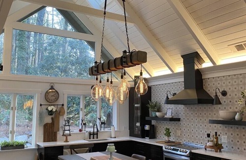 Highlands Cottage | Nestle Inn -2 night min. luxury industrial farmhouse style. Close to Main St.