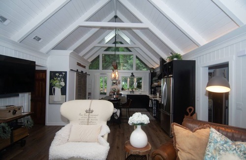 Highlands Cottage | Nestle Inn -2 night min. luxury industrial farmhouse style. Close to Main St.