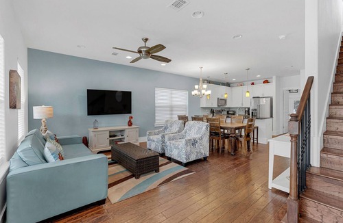 Santa Rosa Beach House | Nestled near beach-newly updated-community pool-near shops, restaurants & cafes.