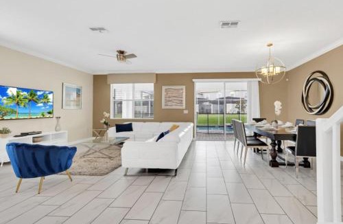 Davenport House | New 10 Bedroom Home FREE Water Park