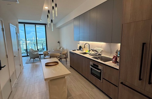 North Beach Apartment | New 1bed 1.5bath 20th floor amazing views