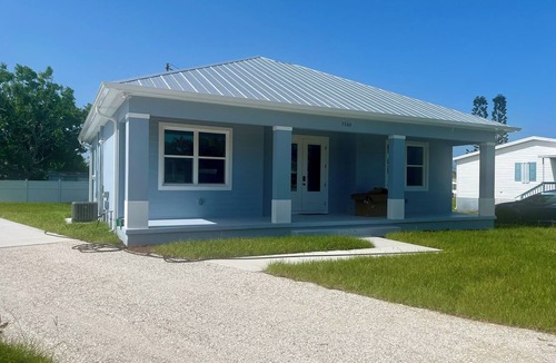 Roseland House | New 2/2 home by Sebastian intracoastal & waterfront restaurants. Connect the RV.