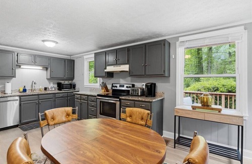 Brevard House | NEW! 2 Bd Home+ Office Closest Rental To The Brevard Music Center & Pet Friendly